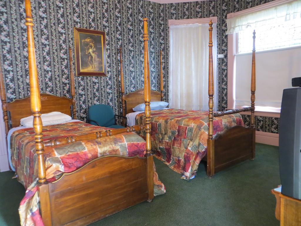 Irwin Street Inn Hanford Zimmer foto